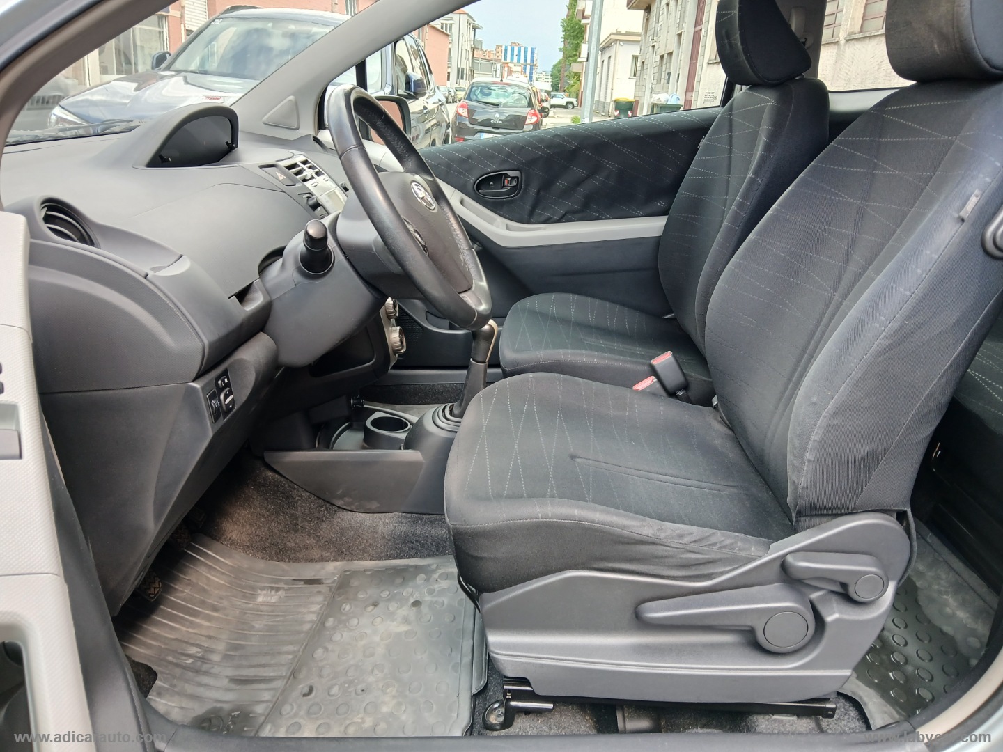 Yaris 1.0 3p. - immagine 9