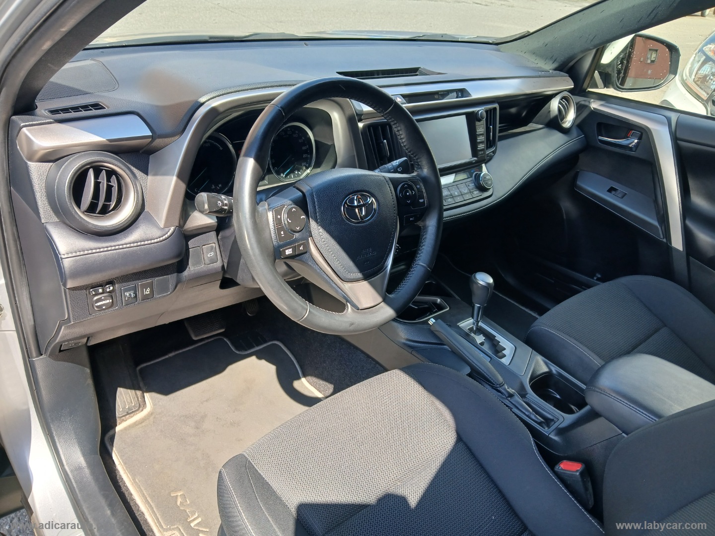 RAV4 2.5 Hybrid 2WD - immagine 9