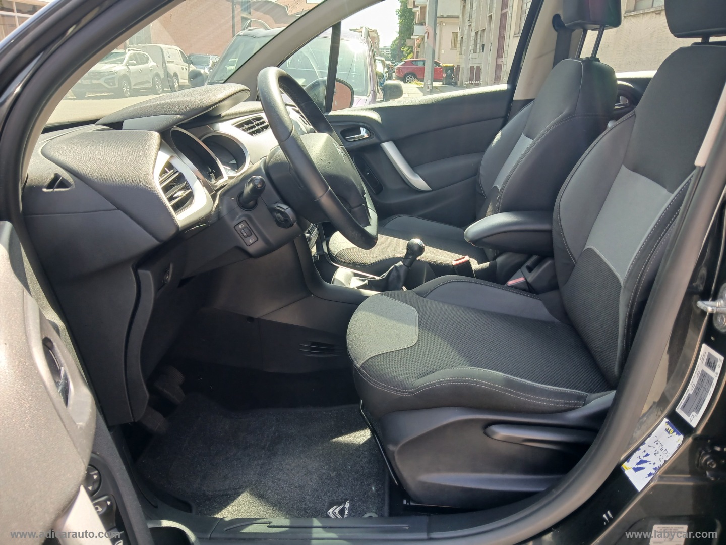 C3 1.1 60 CV Exclusive - immagine 9
