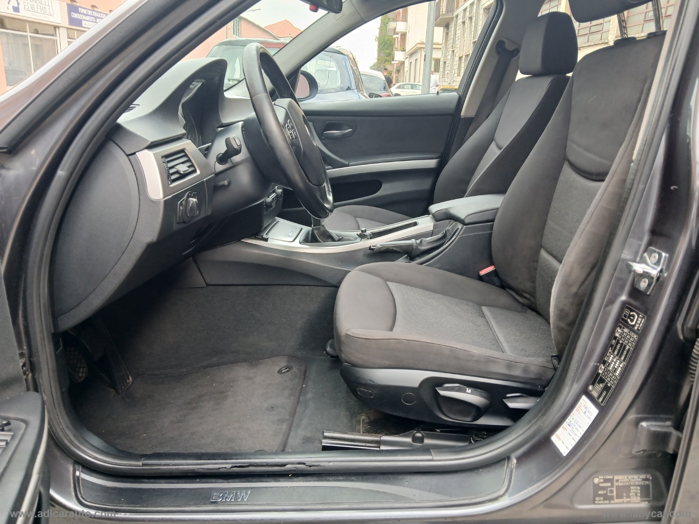 320i - immagine 9