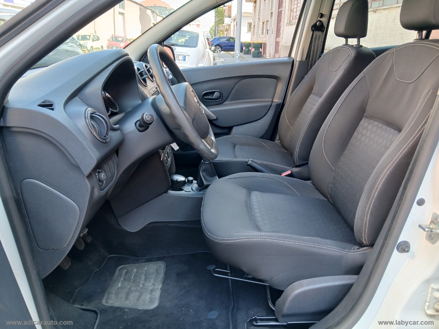 Sandero 1.2 GPL 75 CV Ambiance - immagine 9