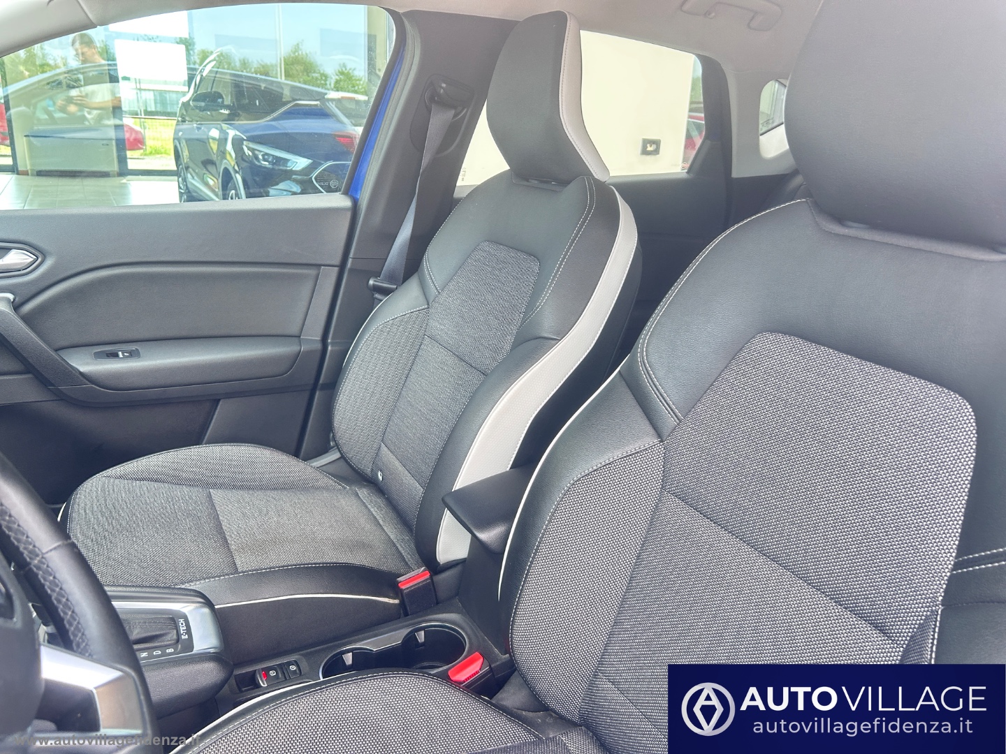 Captur Hybrid E-Tech 145 CV Business - immagine 9