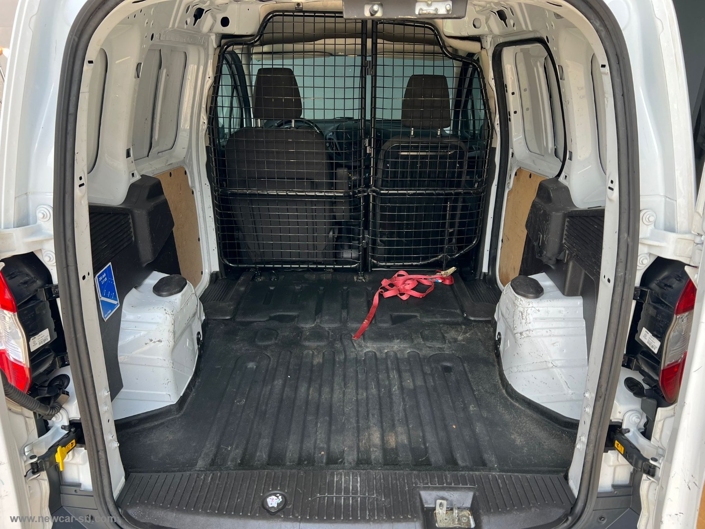 Transit Courier 1.5 TDCi 75CV Van Trend - immagine 9