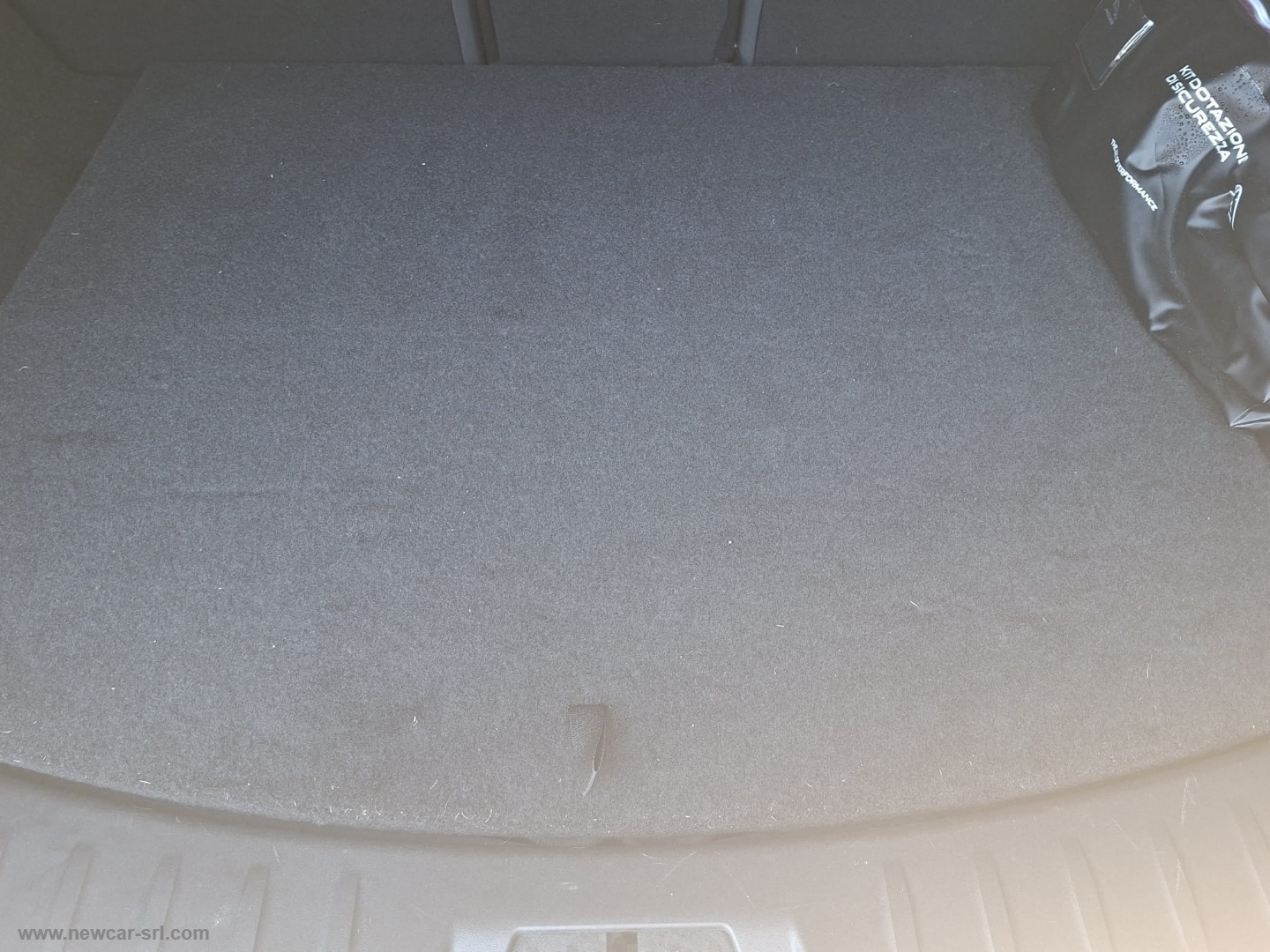 E-Pace 2.0D I4 163 CV AWD Auto - immagine 9