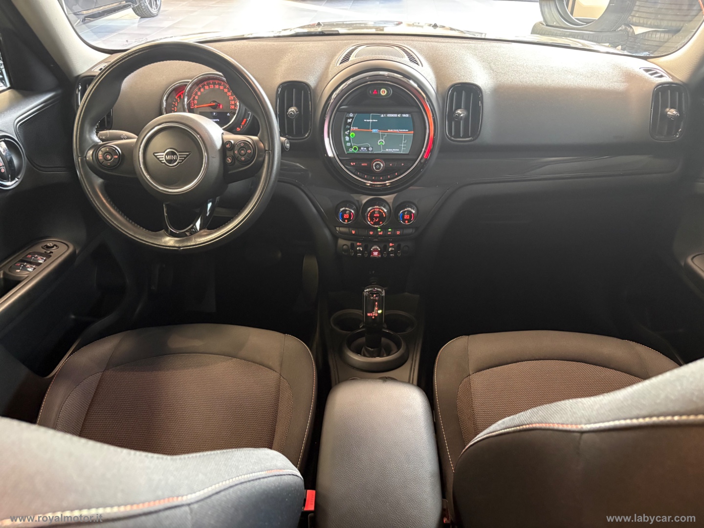 Mini Cooper D Business Countryman Aut. - immagine 9