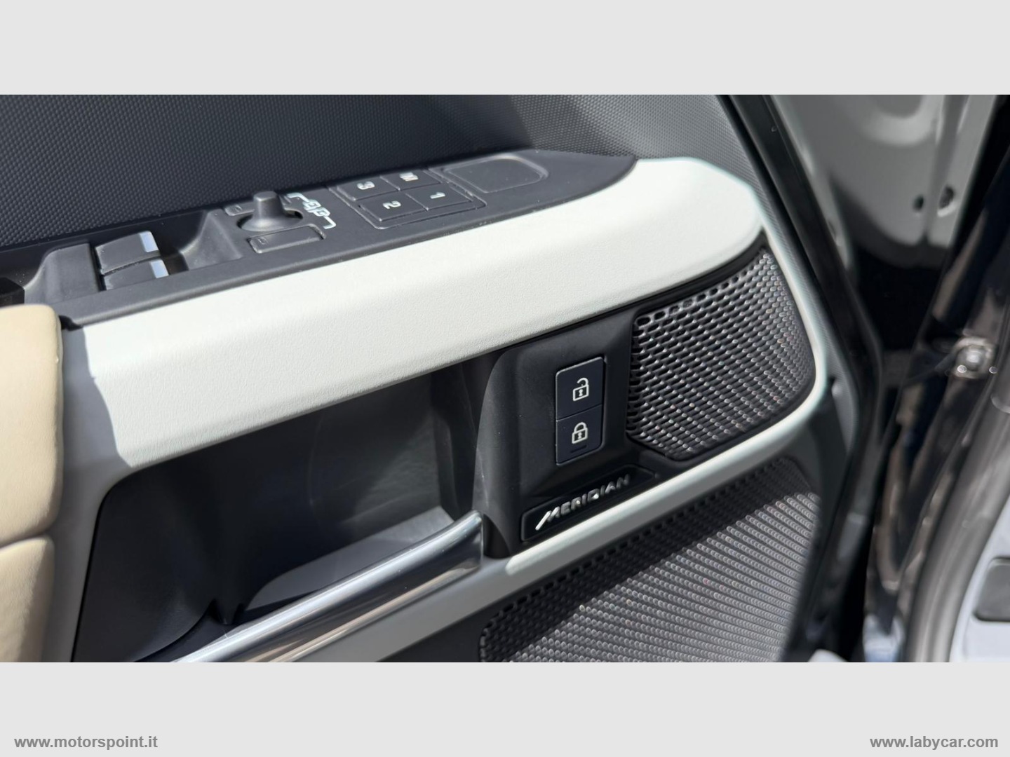 Defender 110 3.0D AUTOCARRO I6 200 CV X-Dynam. HSE - immagine 9