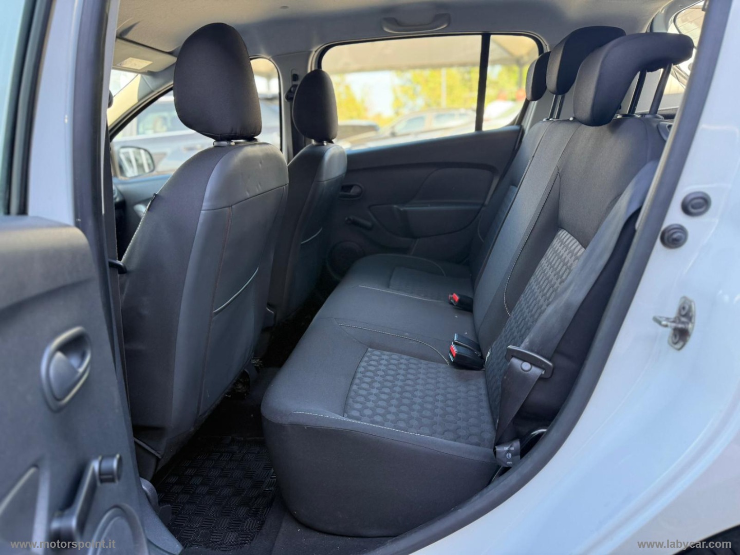Sandero 1.5 dCi 8V 75 CV Lauréate - immagine 9