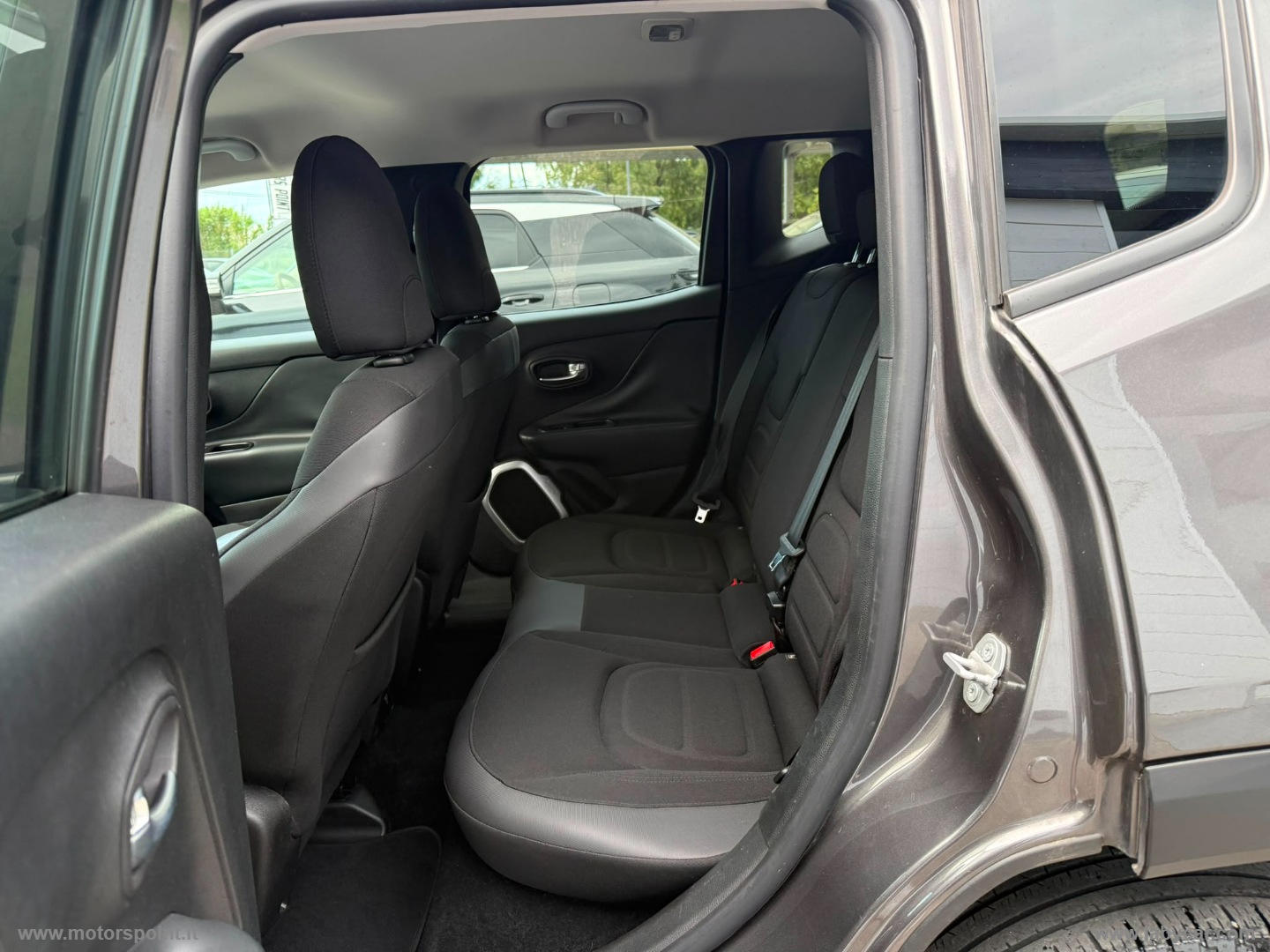 Renegade 2.0 Mjt 140CV 4WD AD.L.75th Ann - immagine 9
