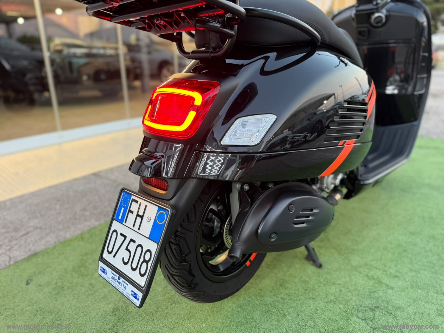 Vespa 300 GTV - immagine 9