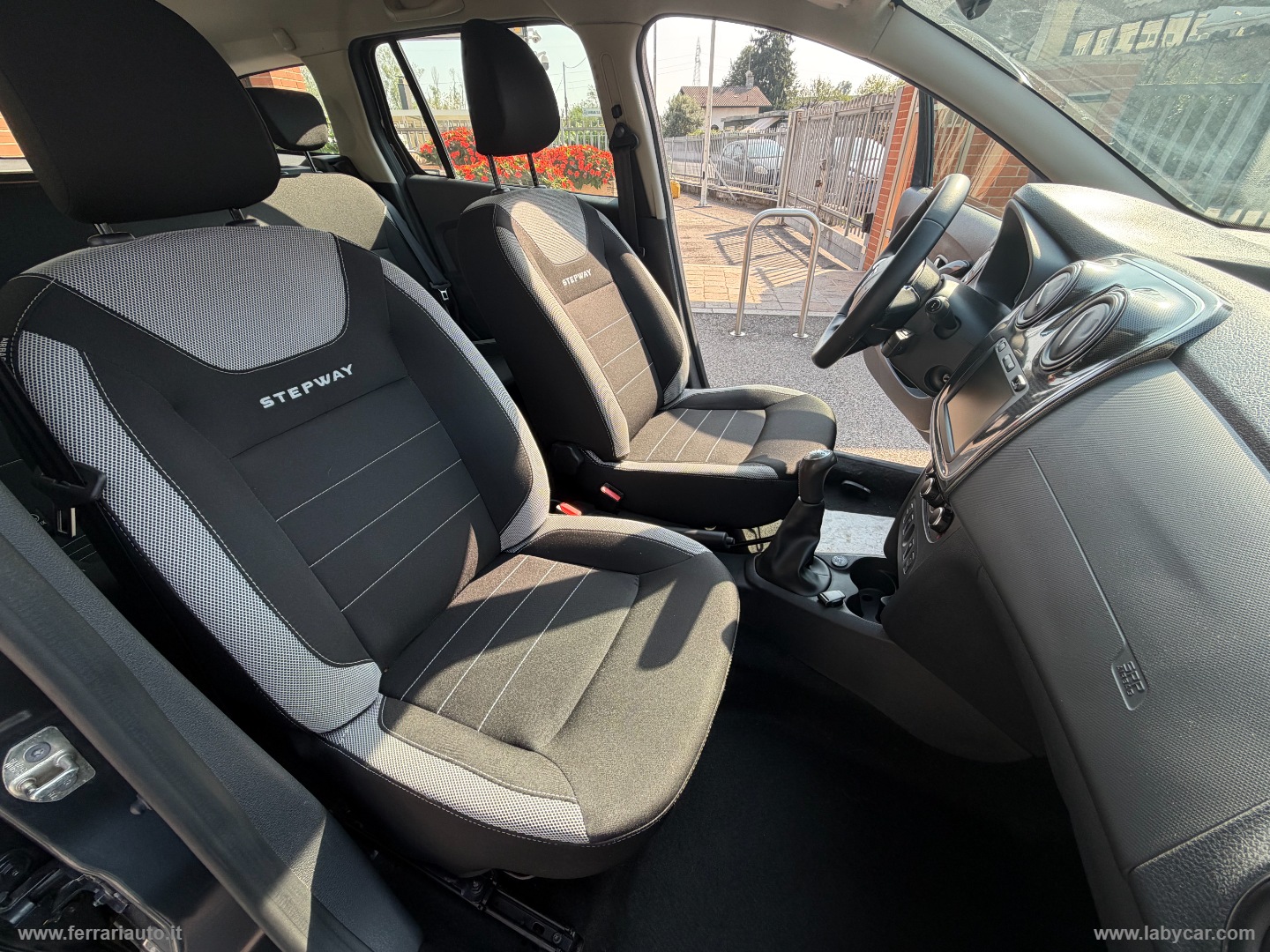Logan MCV Stepway 1.0TCe 12V 100CV ECO-G SOLO 36000 KM!! - immagine 9