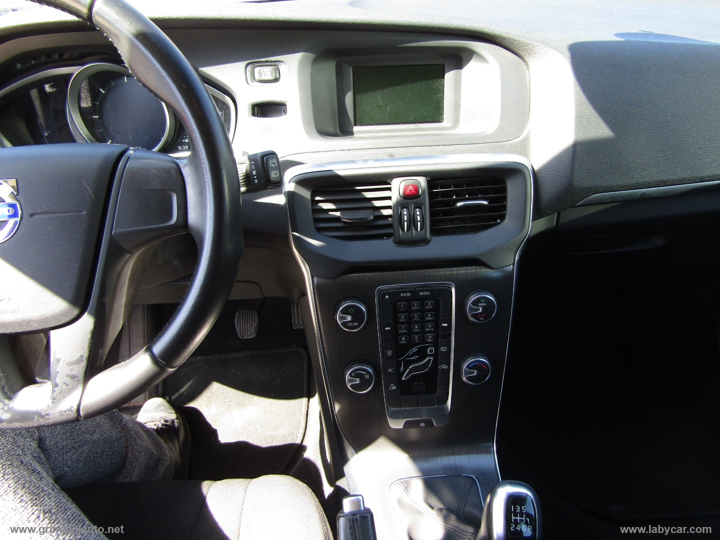 V40 D2 R-design Momentum - immagine 9