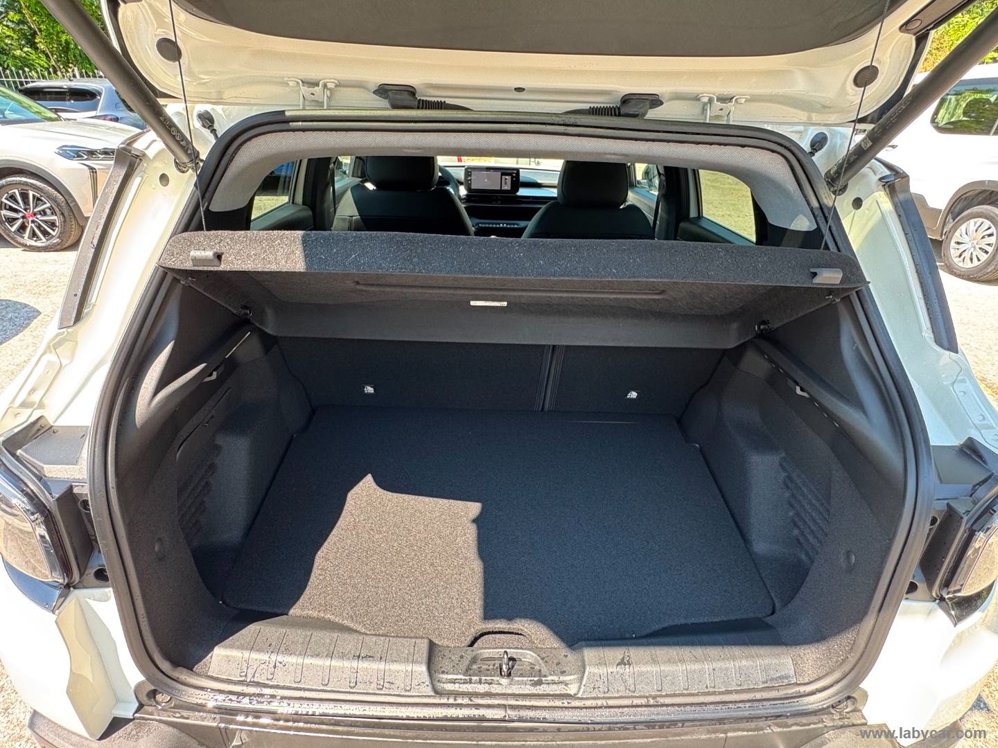 Jeep Avenger 1.2 Turbo Summit - Immagine 9