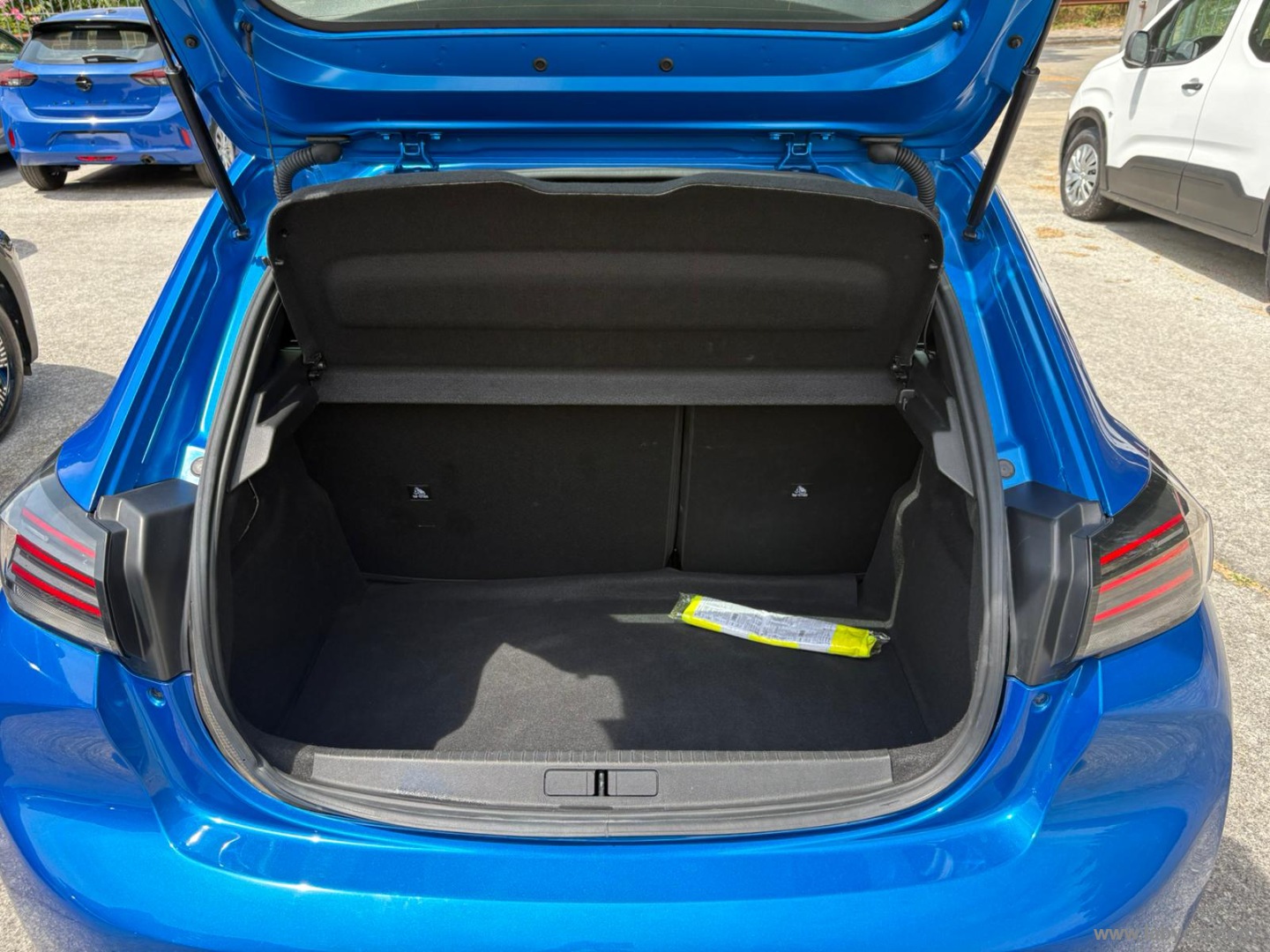 Peugeot 208 PureTech 100 S&S 5p. Active - Immagine 9