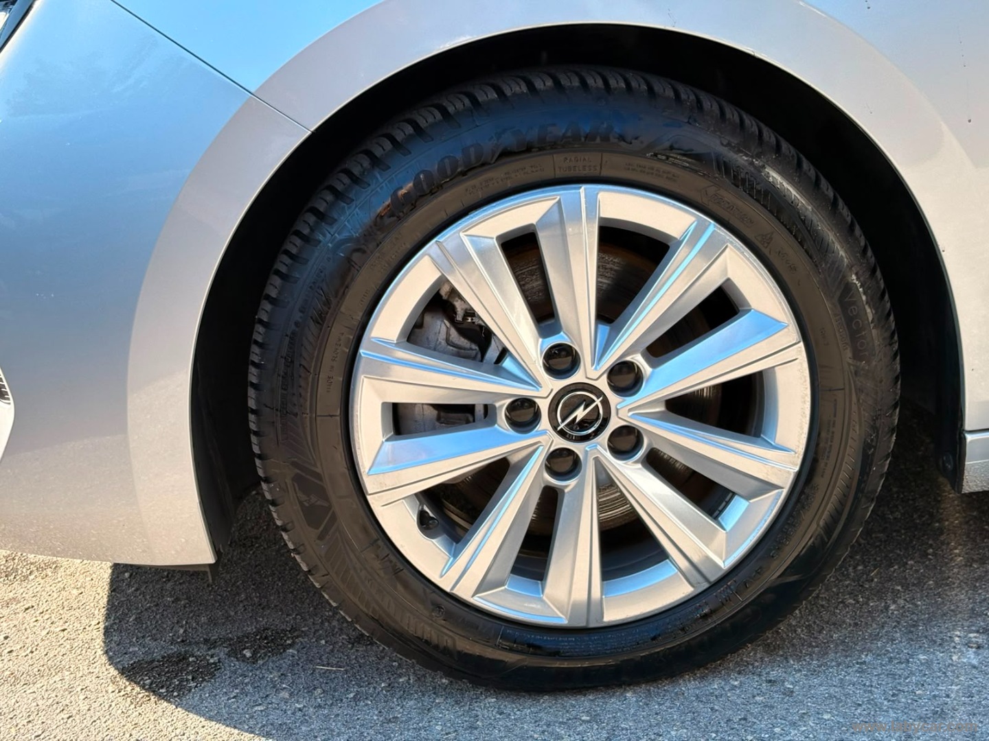 Opel Astra Hybrid 145 CV DCT6 ST Edition - Immagine 9