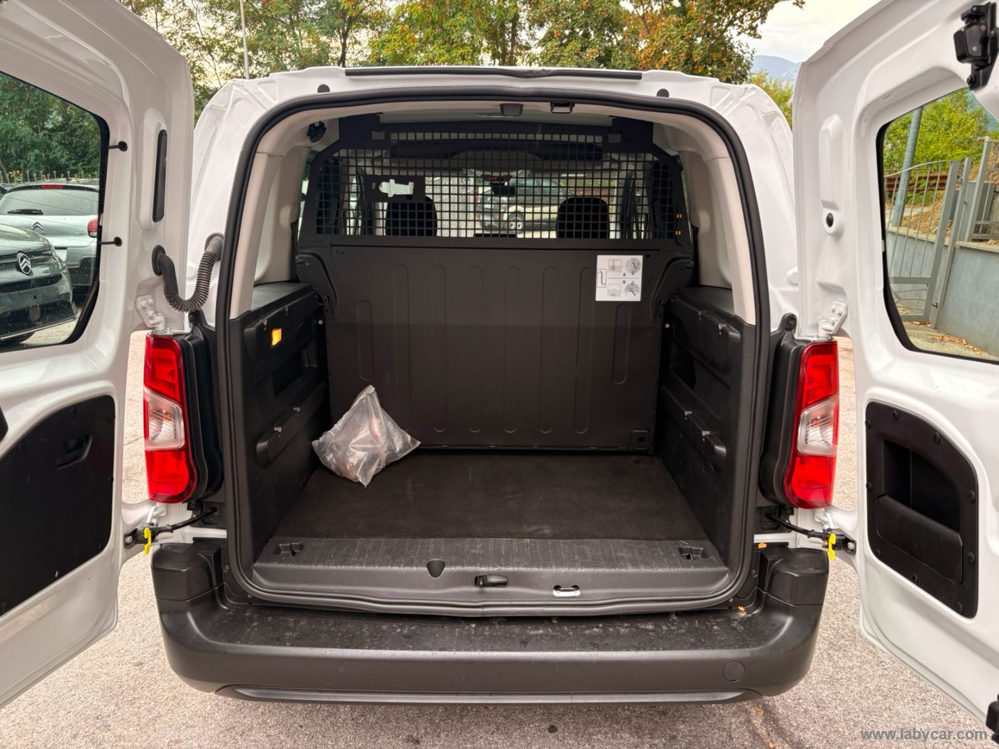 Citroën BERLINGO BlueHDi 100 S&S Combi Live - Immagine 9
