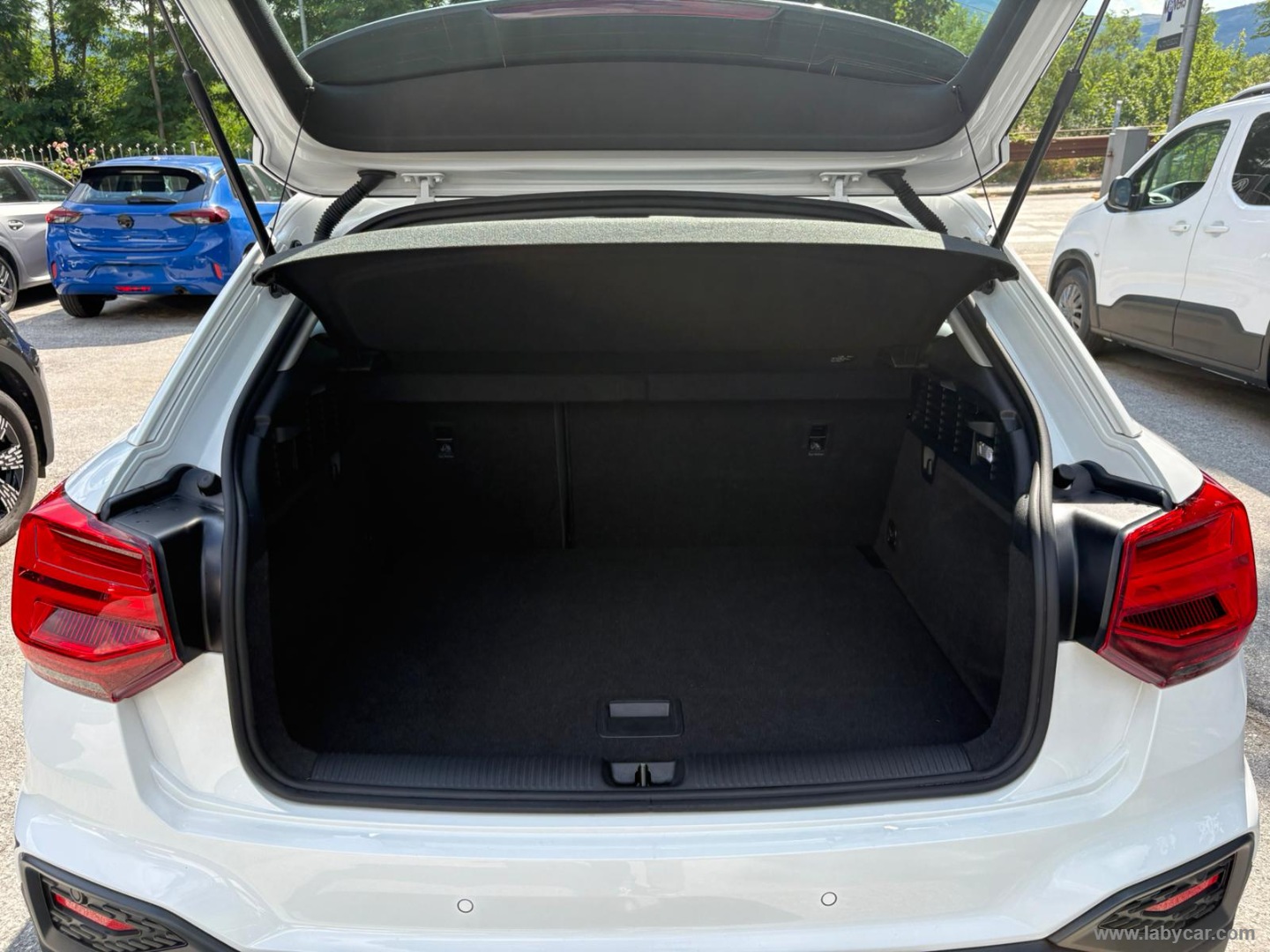Audi Q2 35 TDI quattro S tronic Admired - Immagine 9