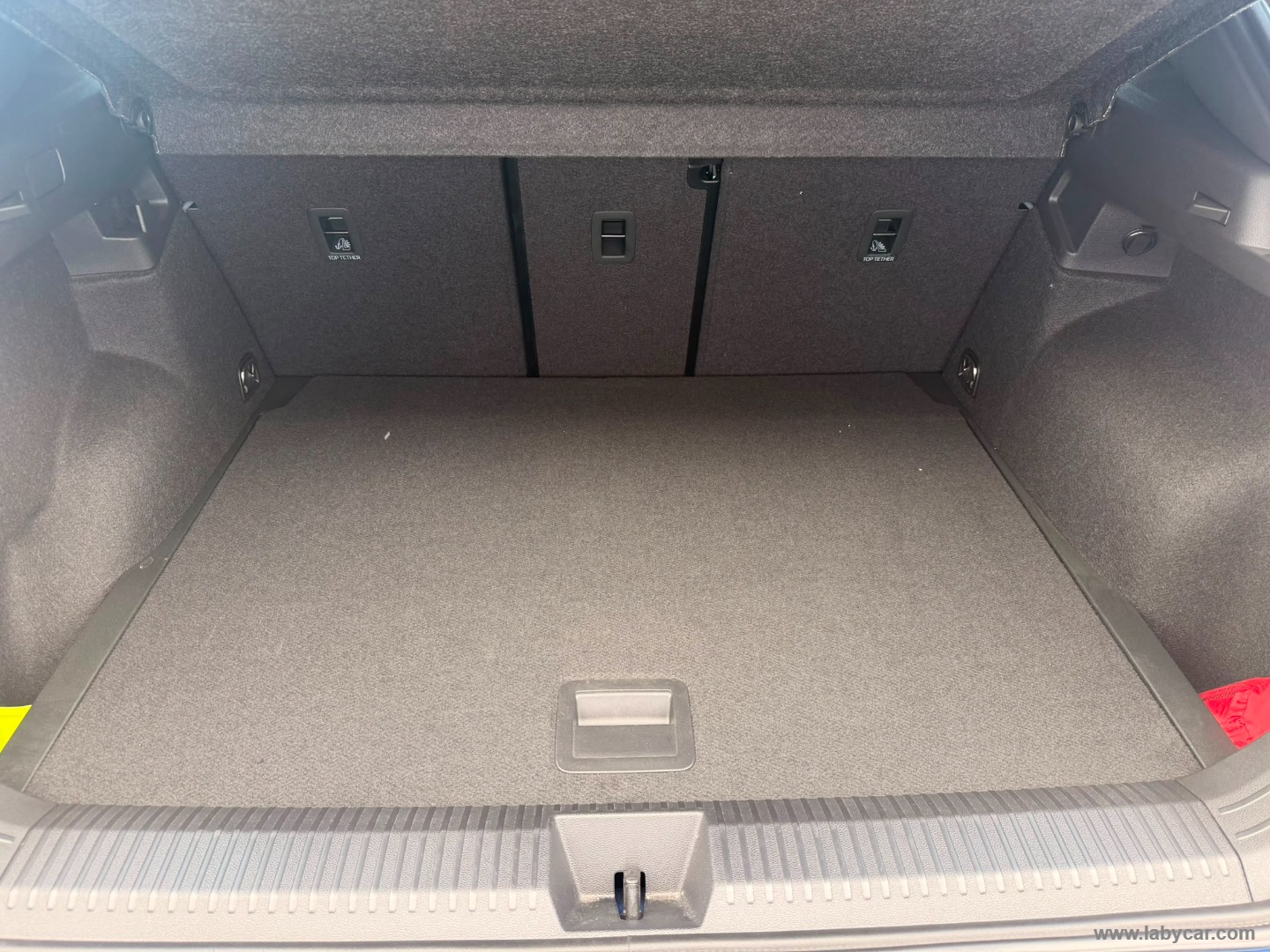 Volkswagen T-Roc 1.5 eTSI ACT 150 CV DSG R-Line - Immagine 9