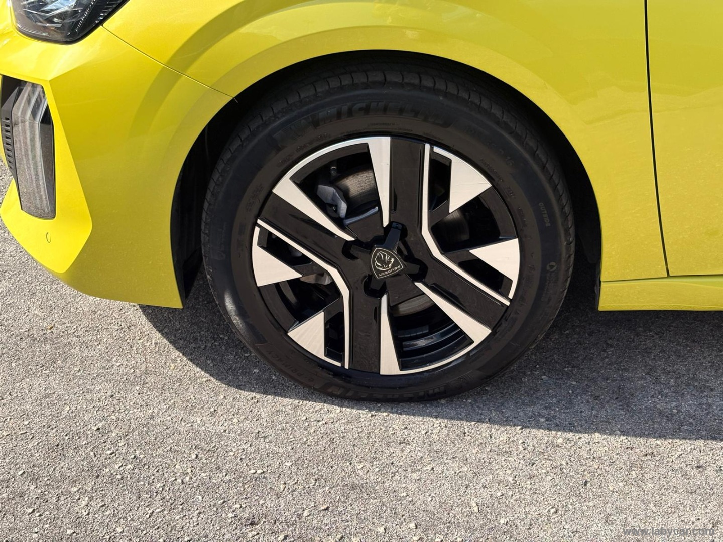 Peugeot 208 Hybrid 110 e-DCS6 Allure - Immagine 9
