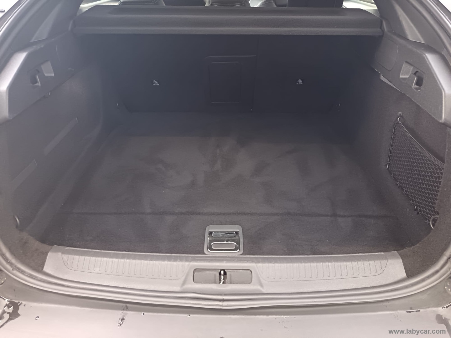 Peugeot 408 Plug-in Hybrid 225 e-EAT8 Allure - Immagine 9