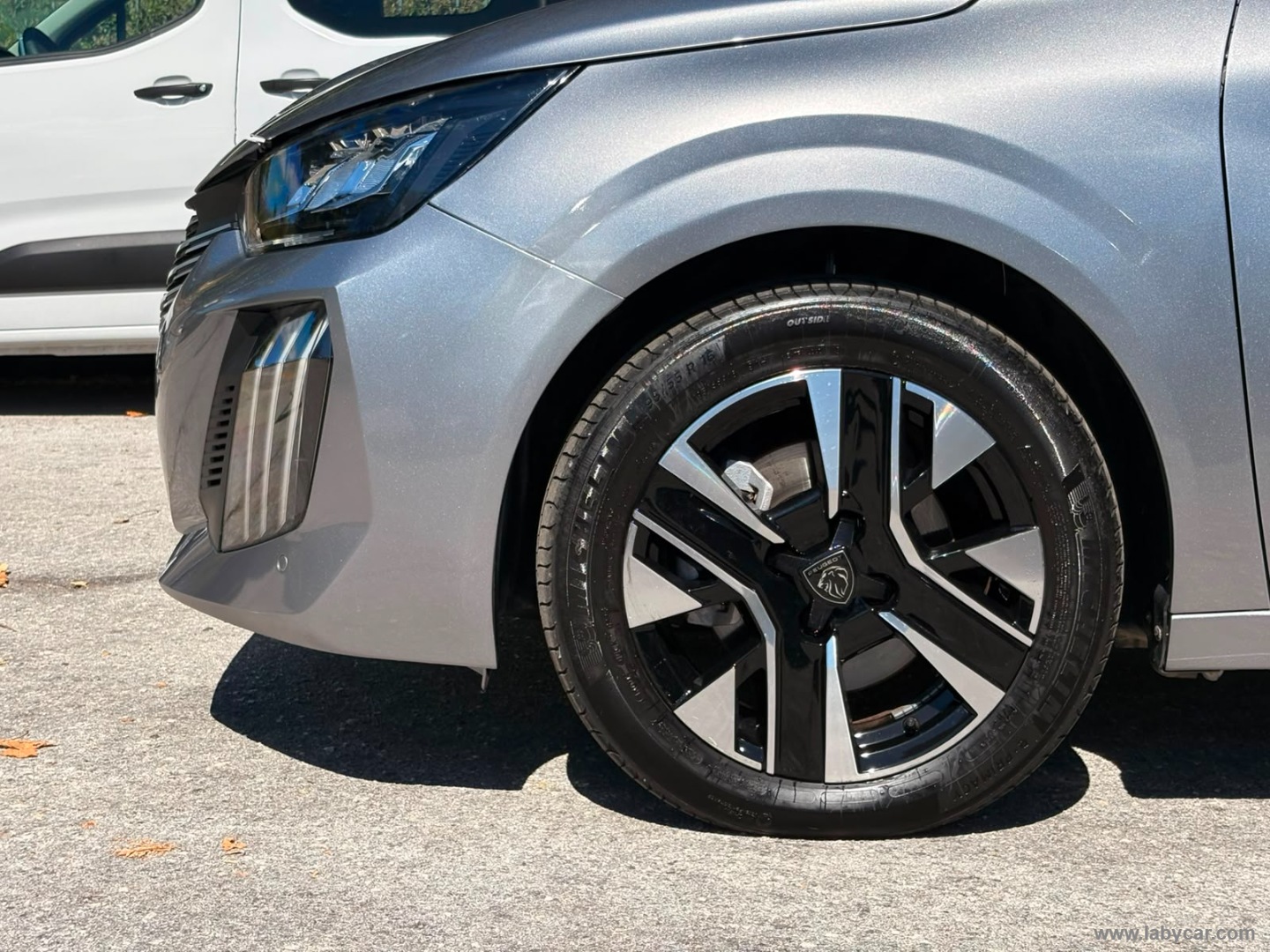 Peugeot 208 Hybrid 110 e-DCS6 Allure - Immagine 9