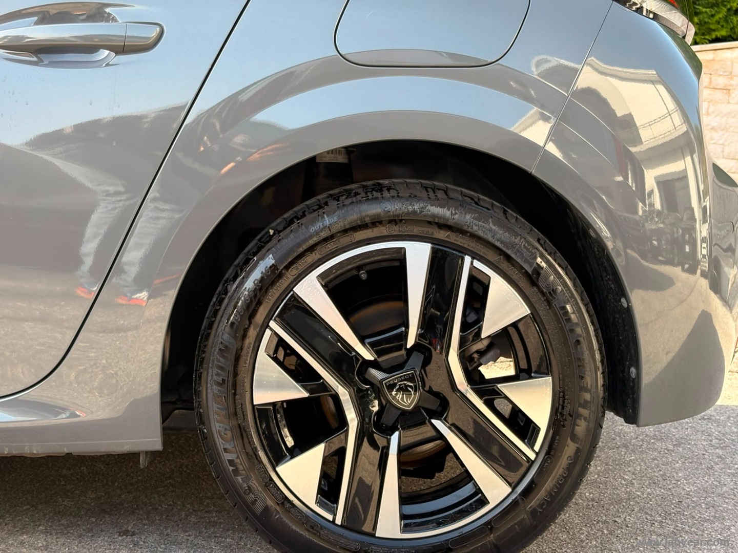 Peugeot 208 Hybrid 110 e-DCS6 Allure - Immagine 9