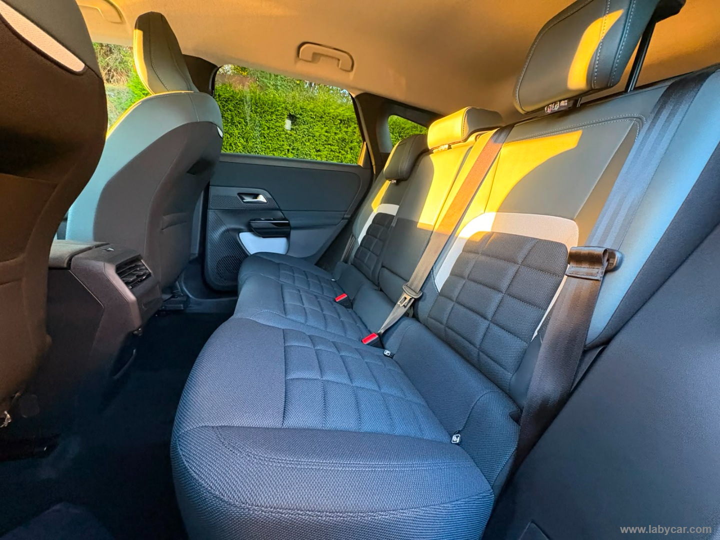 Citroën C5 Aircross Hybrid 145 e-DCS6 Plus - Immagine 9