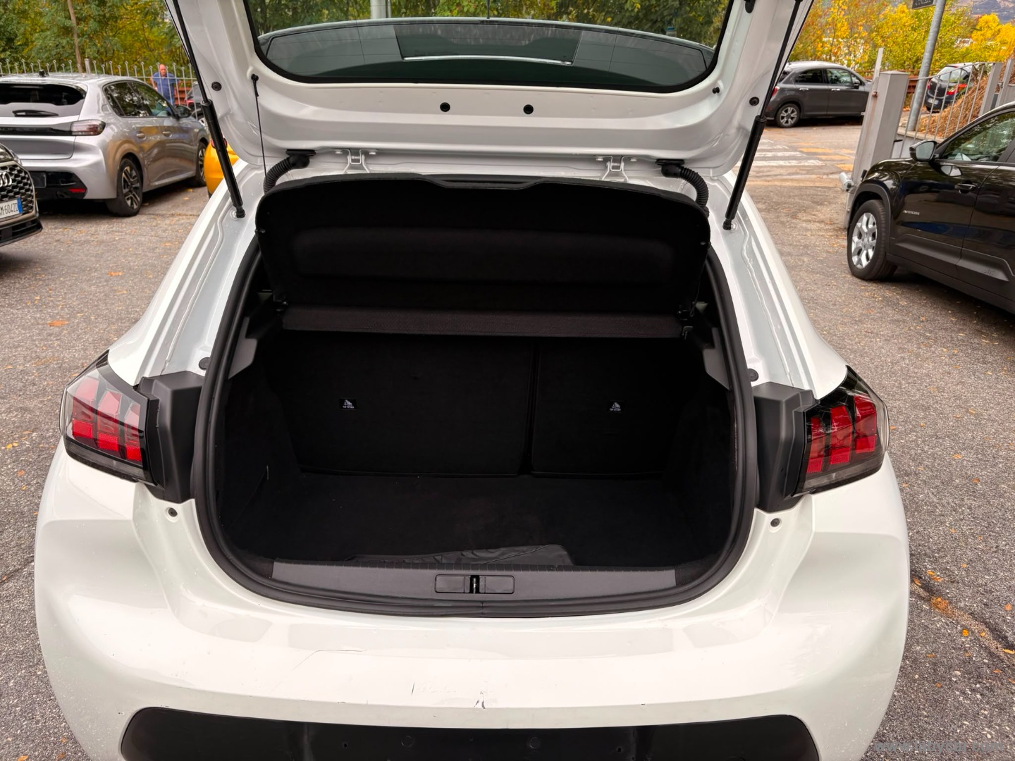 Peugeot 208 BlueHDi 100 S&S 5p. Active - Immagine 9