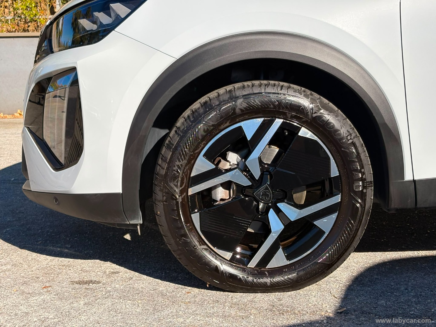 Peugeot 2008 PureTech 130 S&S EAT8 GT - Immagine 9