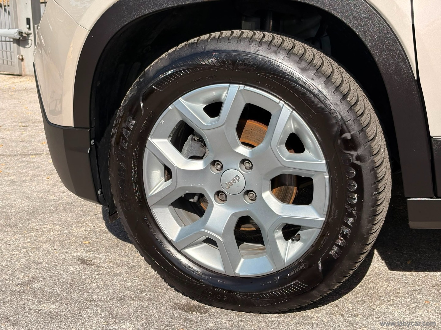 Jeep Avenger 1.2 Turbo Altitude - Immagine 9