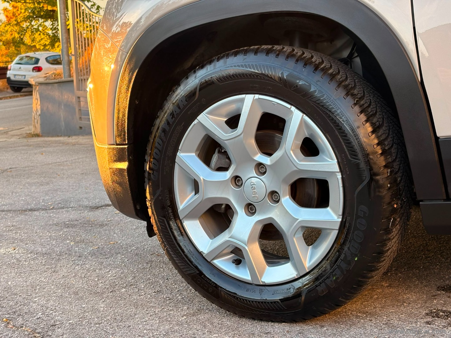 Jeep Avenger 1.2 Turbo Altitude - Immagine 9