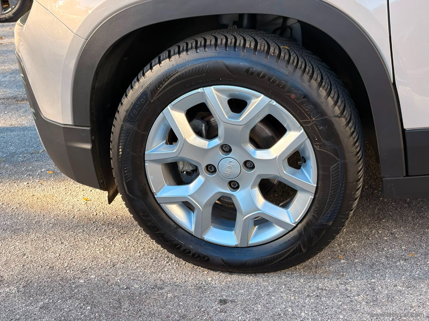 Jeep Avenger 1.2 Turbo Altitude - Immagine 9