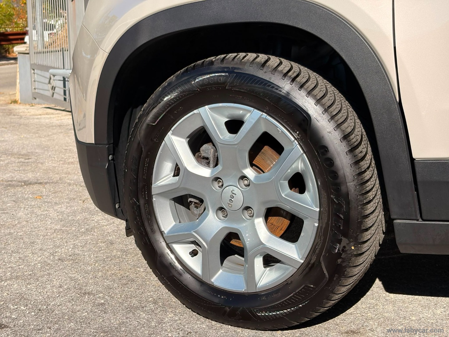 Jeep Avenger 1.2 Turbo Altitude - Immagine 9