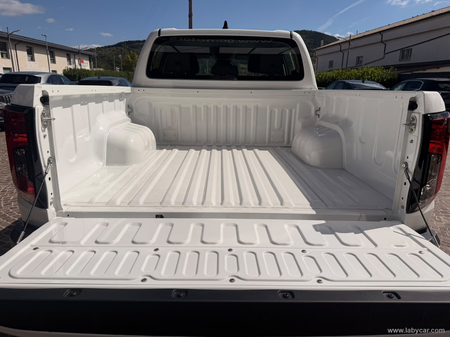 Toyota Hilux 2.8 D-4D 48V A/T 4WD DC Hilux - Immagine 9