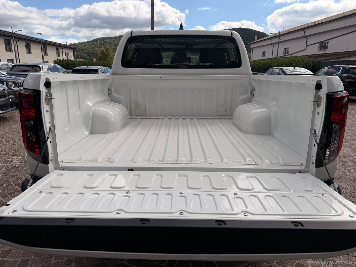 Toyota Hilux 2.8 D-4D 48V A/T 4WD DC Hilux - Immagine 9