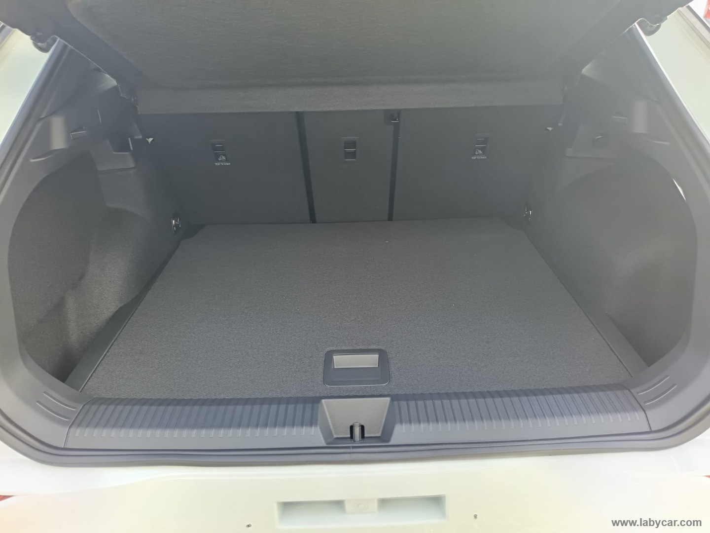 Volkswagen T-Roc 1.5 eTSI ACT 150 CV DSG R-Line - Immagine 9