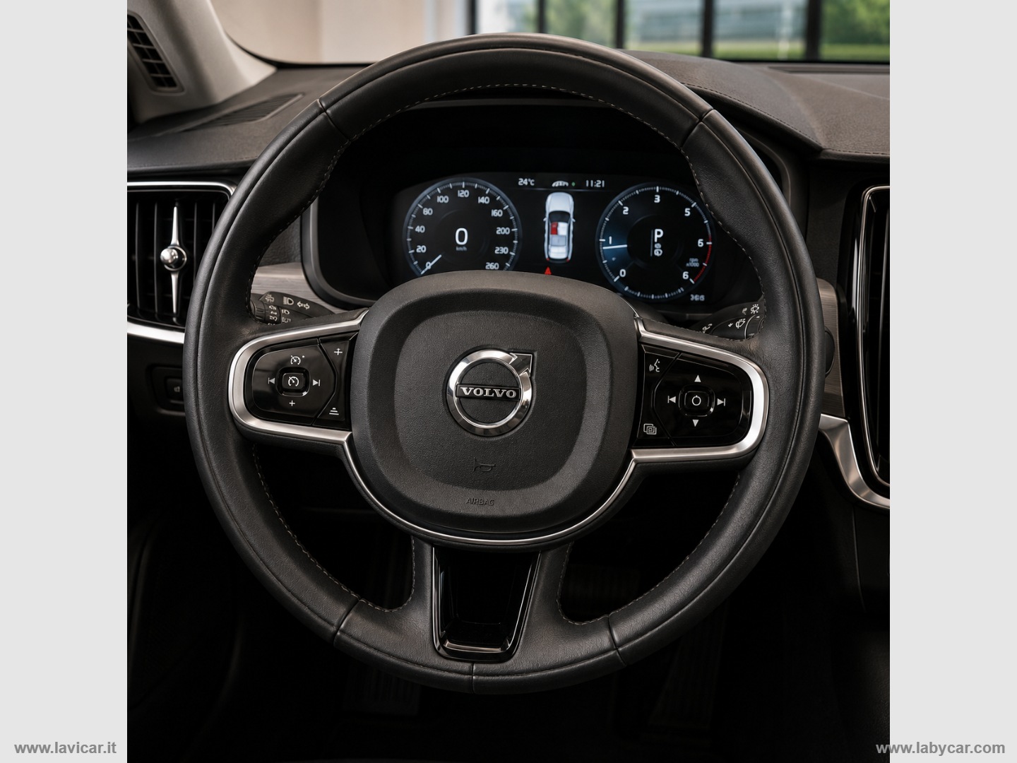 V90 D4 Momentum - immagine 9