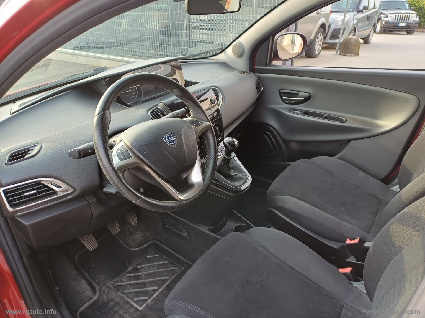 Ypsilon 0.9 T.Air 85 CV 5p. S&S Gold - immagine 9