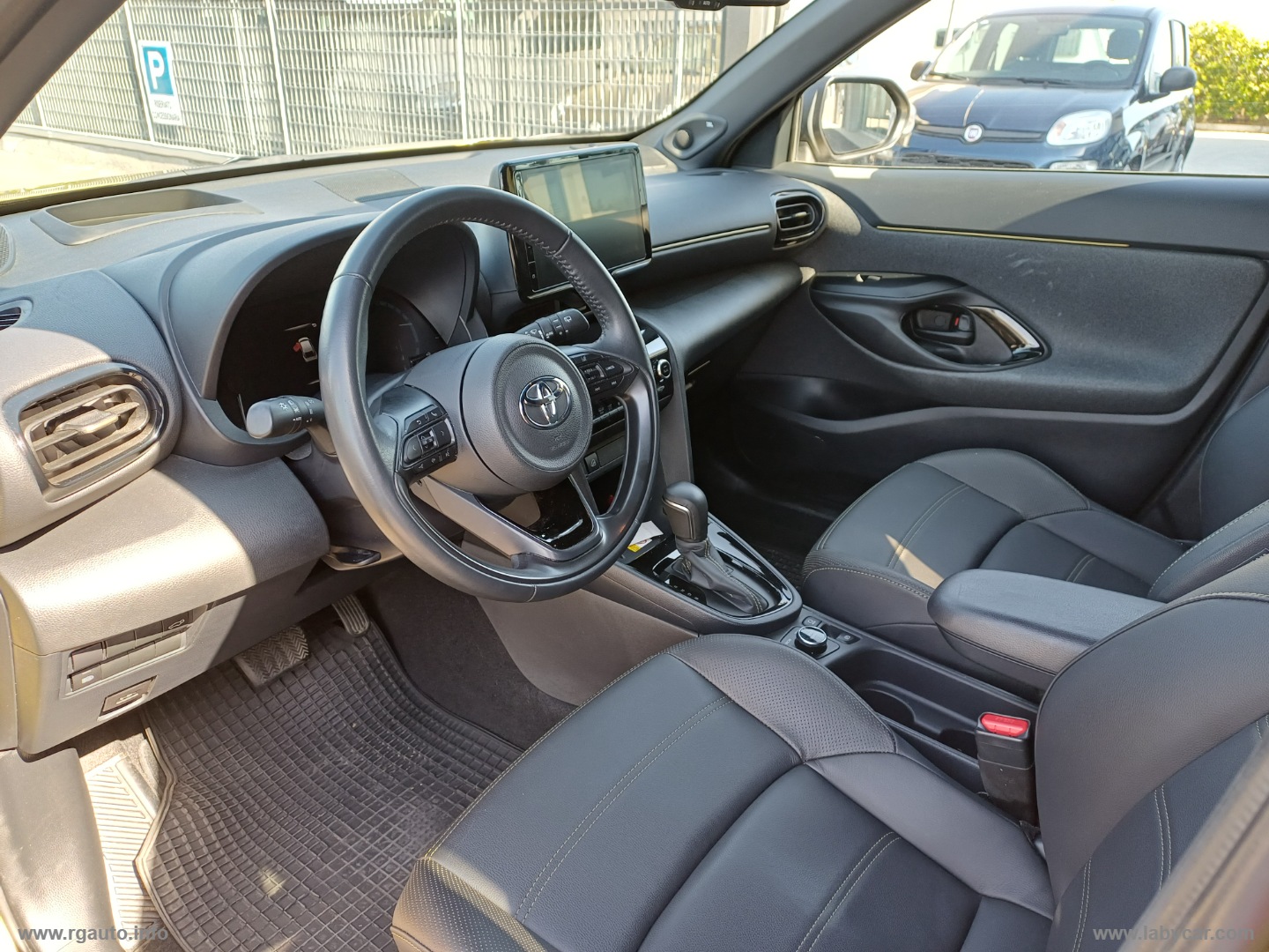 Yaris Cross 1.5 Hyb. 5p. E-CVT AWD Prem. - immagine 9