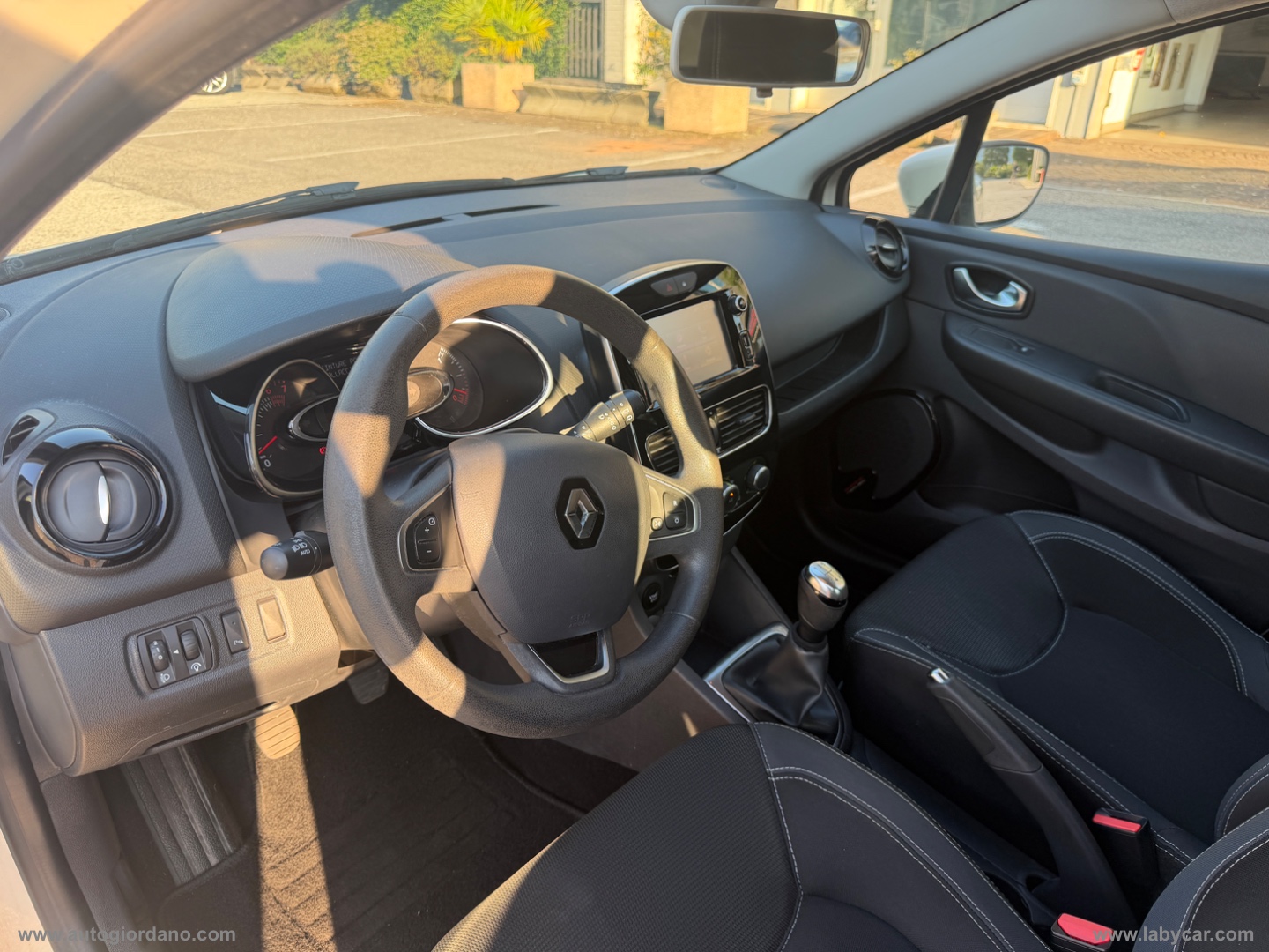 Clio 1.2 75 CV 5p. Life - immagine 9