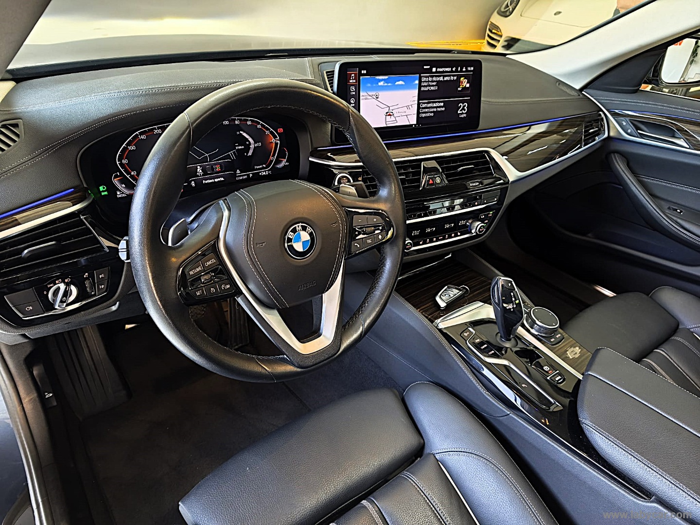 530d 48V LUXURY LINE 2022*24.000KM - immagine 9
