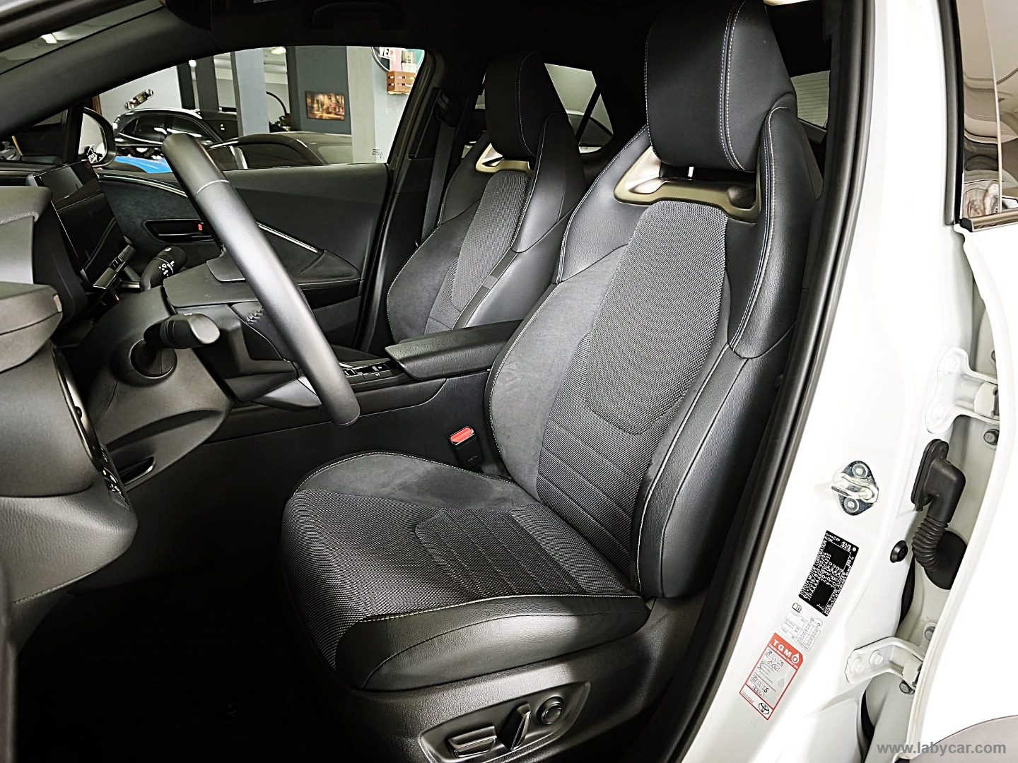 C-HR 1.8 Hybrid E-CVT Lounge 25.000KM*FULL - immagine 9