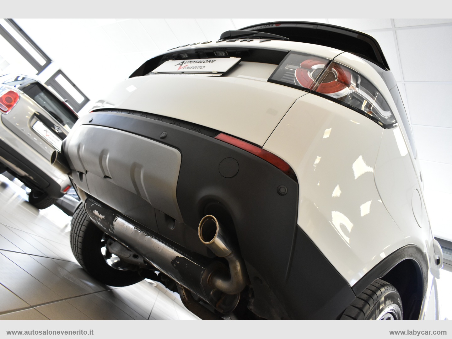 Discovery Sport 2.2 TD4 SE - immagine 9