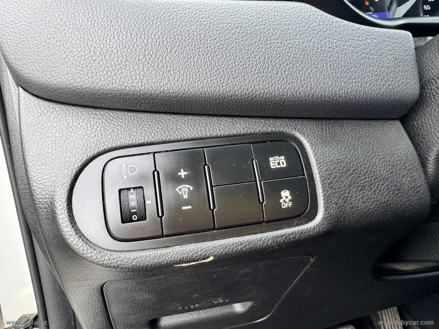 Carens 1.7 CRDi 136 CV Auto Class - immagine 9