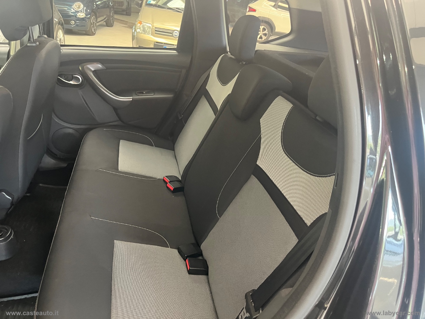 Duster 1.5 dCi 110 CV S&S 4x4 Lauréate CON GANCIO TRAINO - immagine 9