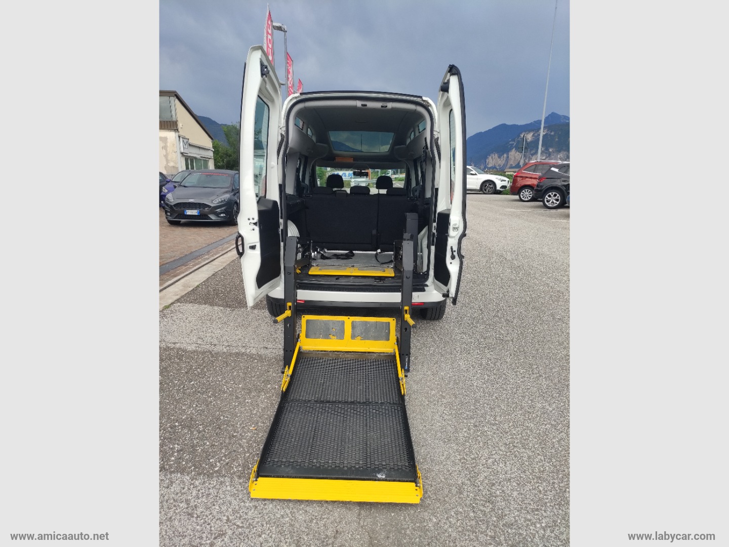 Doblò 1.6 MJT 120 PL Combi Maxi Loun. TETTO ALTO CON PEDANA POST. PER OSPITI DISABILI - immagine 9