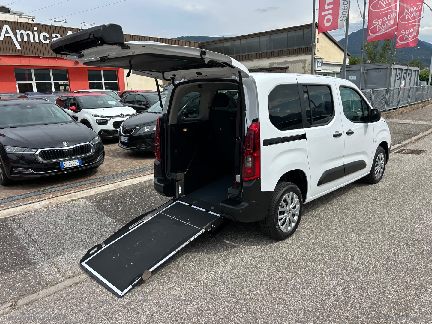 Doblò 1.5 BlueHdi 100CV Combi - All. Olmedo PIANALE RIBASSATO CON RAMPA ACCESSO CARROZZINA - immagine 9
