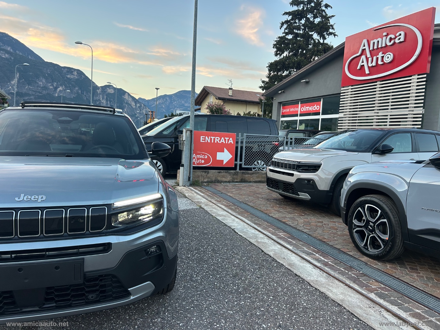 Avenger 1.2 Turbo 110CV e-Hybr. Summit VERNICE BICOLORE GRIGIO GRANITE/TETTO NERO - immagine 9