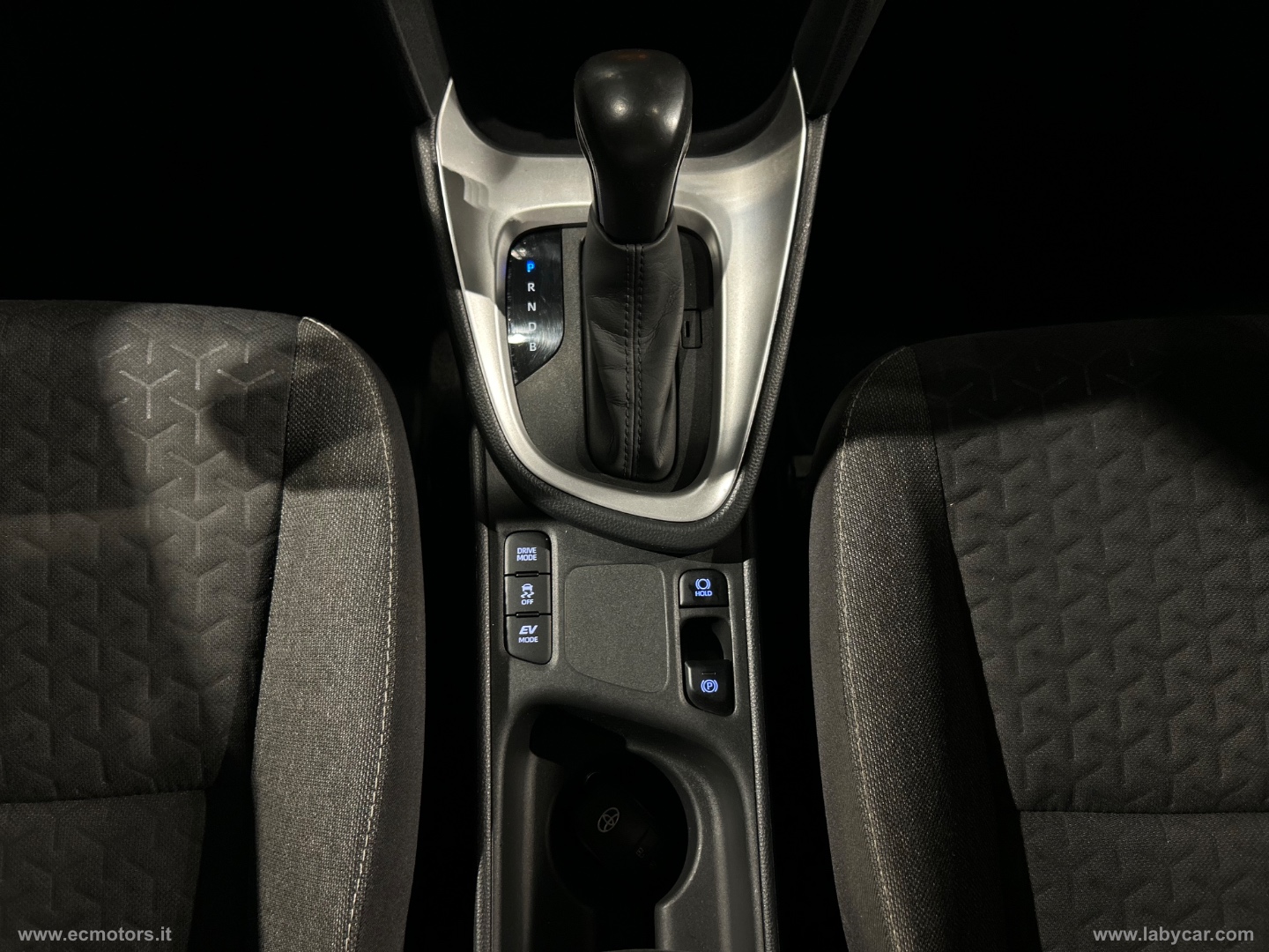Yaris Cross 1.5 Hybrid 5p. E-CVT Busin. - immagine 9