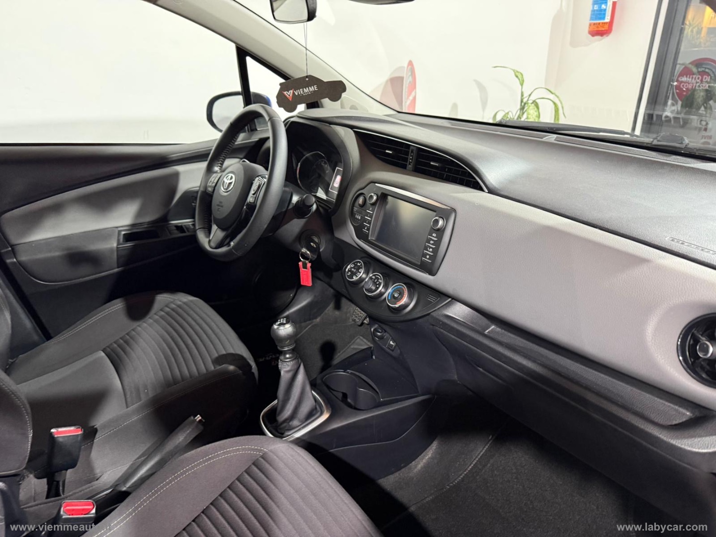 Yaris 1.5 5p. Lounge - immagine 9