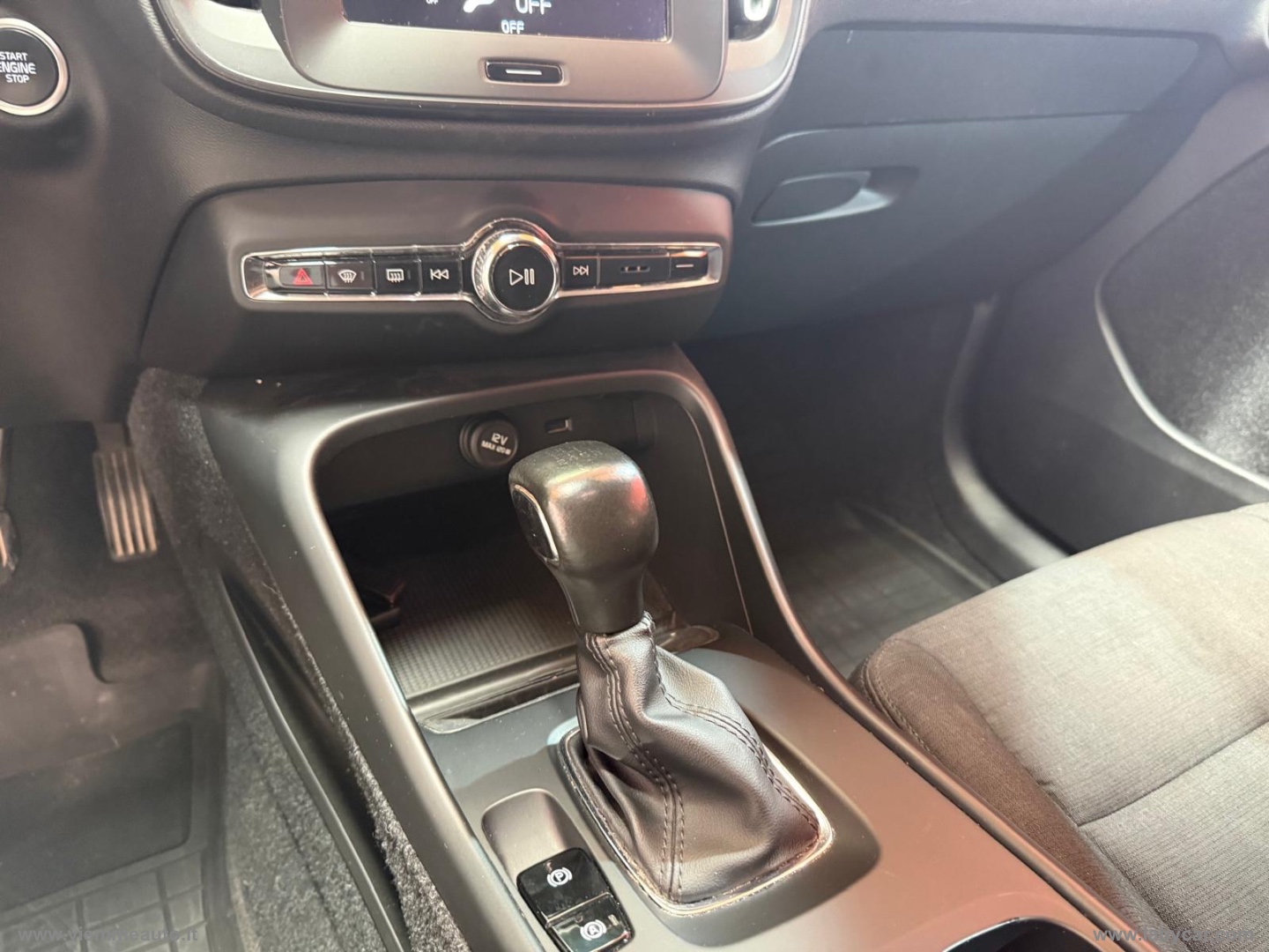 XC40 D3 R-design - immagine 9